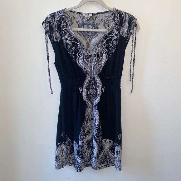 Classic Black and White Patterned Cache Dress Medium - Picture 1 of 7